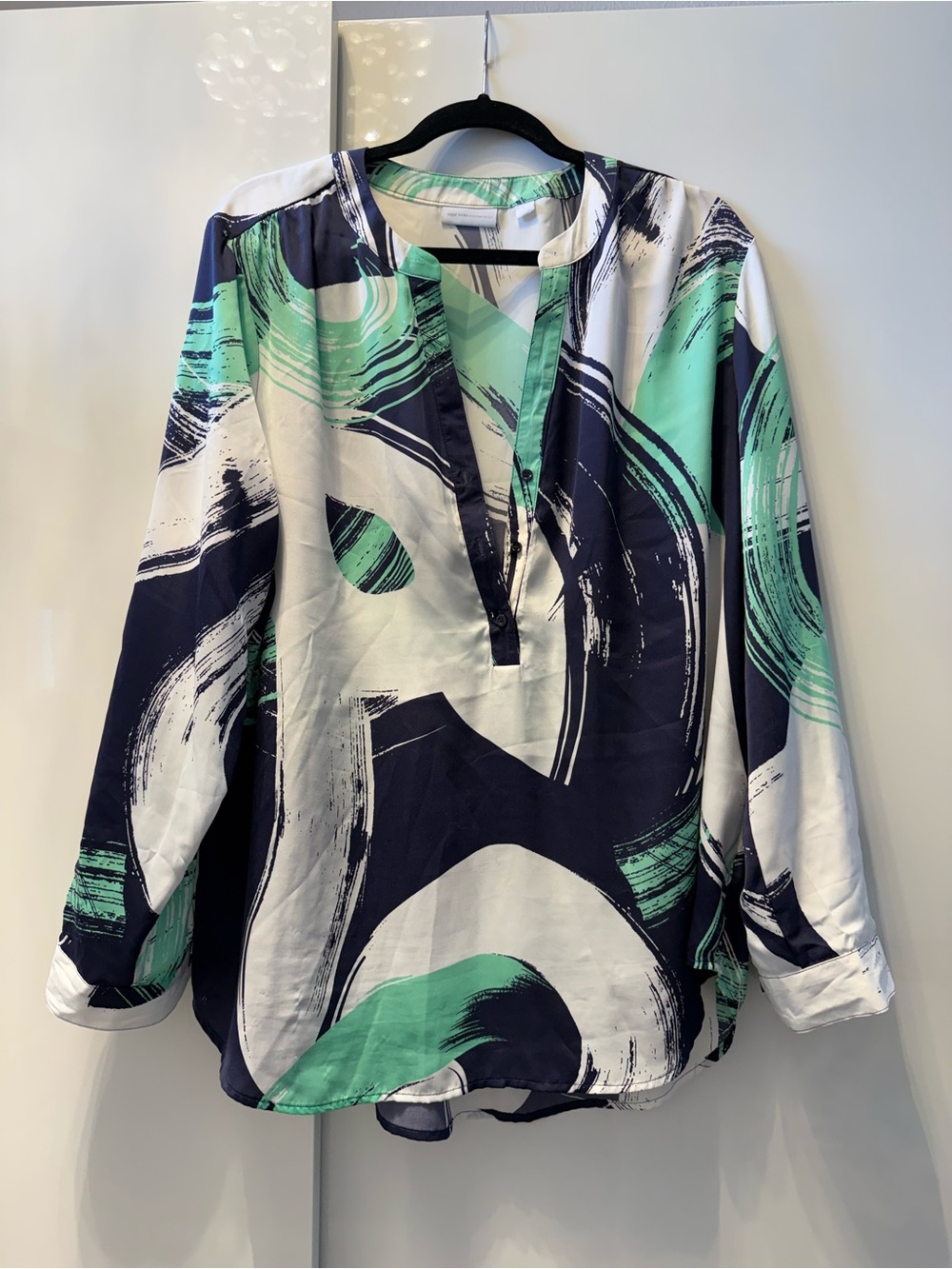 New York & Company Mint, Navy & White Abstract Print Top